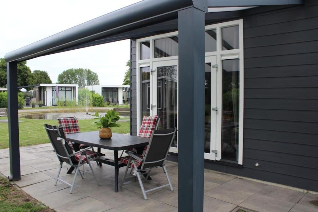 Lathum Vakantiehuis Met Vijverzicht מראה חיצוני תמונה