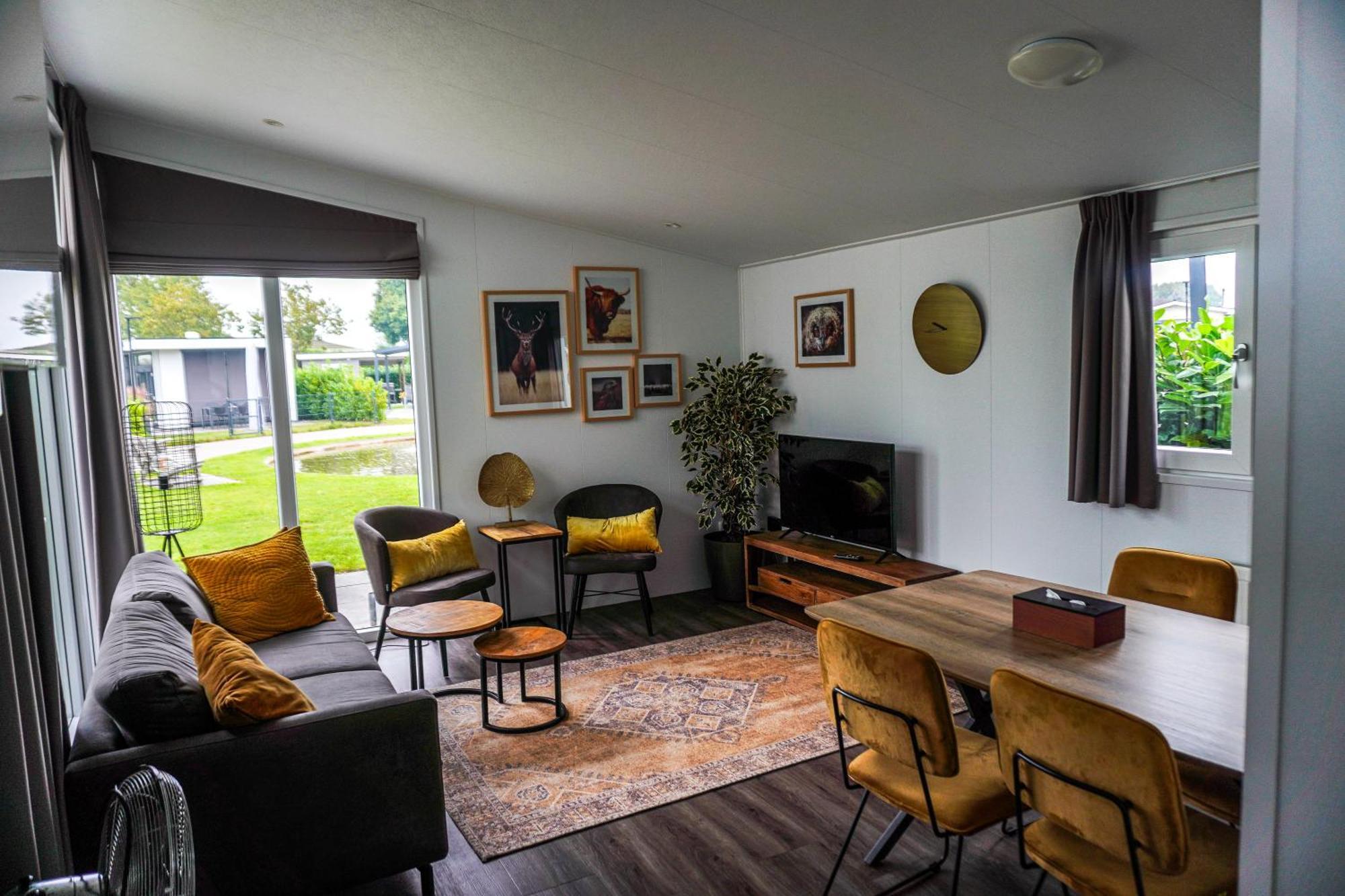 Lathum Vakantiehuis Met Vijverzicht מראה חיצוני תמונה