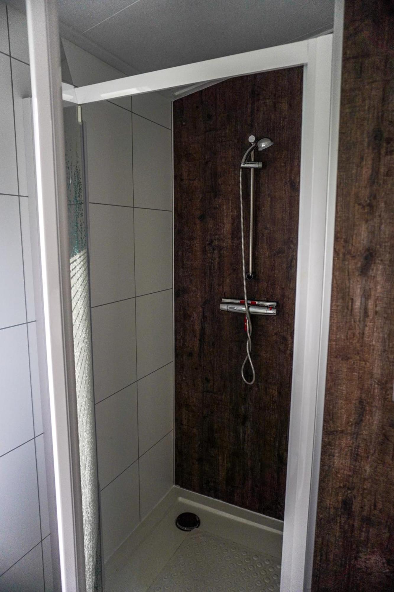 Lathum Vakantiehuis Met Vijverzicht מראה חיצוני תמונה
