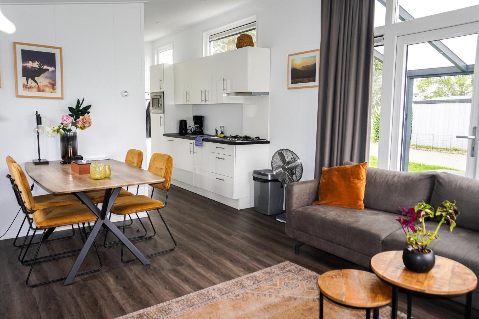 Lathum Vakantiehuis Met Vijverzicht מראה חיצוני תמונה